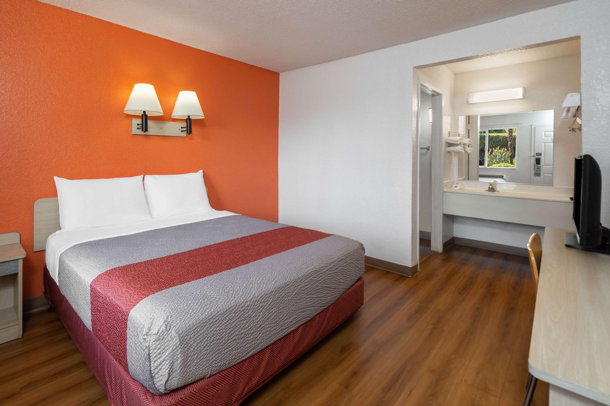 6-sepulveda, Ca - Angeles - Nuys - North Hills Hotel