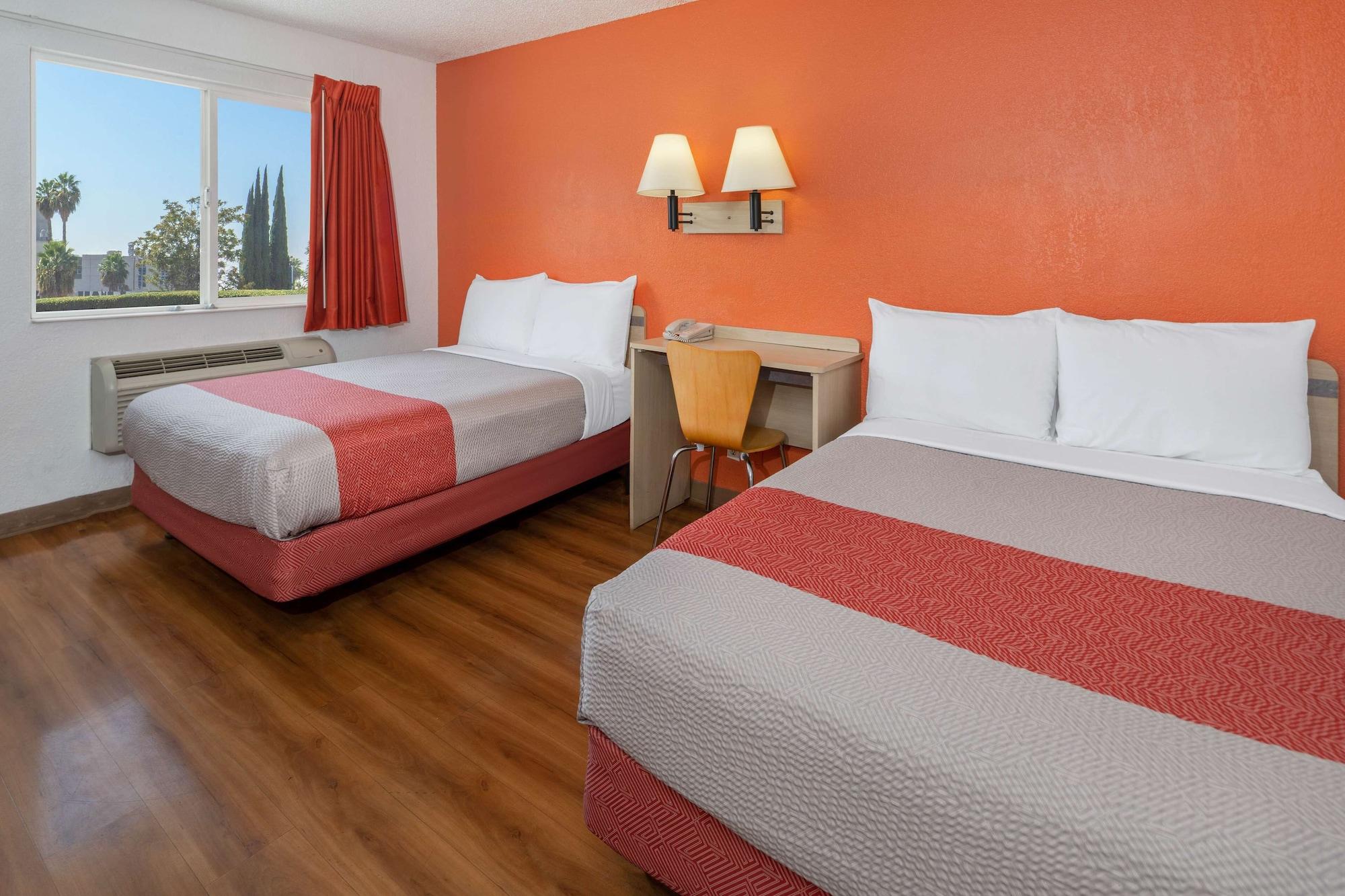 Hotel 6-sepulveda, Ca - Angeles - Nuys - North Hills 2*