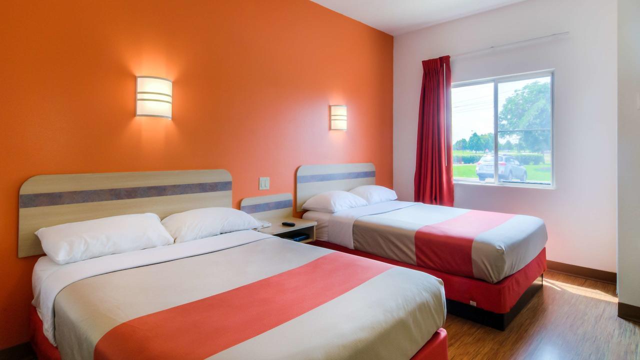 6-sepulveda, Ca - Angeles - Nuys - North Hills Hotel Los Angeles