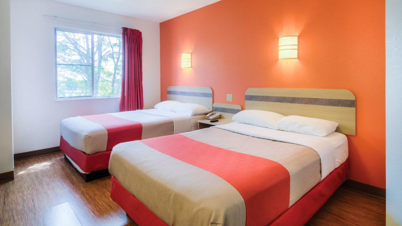 Hotel 6-sepulveda, Ca - Angeles - Nuys - North Hills 2*